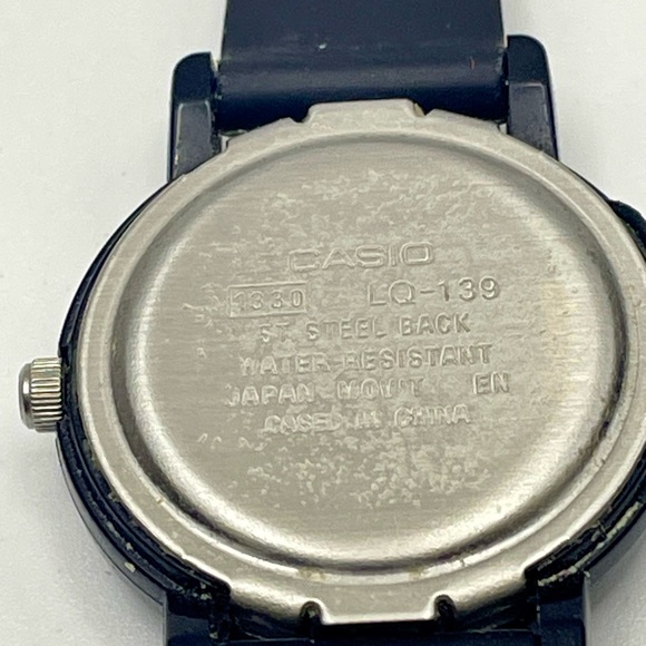 Vintage Casio Black Quartz Watch with Silicone Black Strap. 8 inches New battery main image 4
